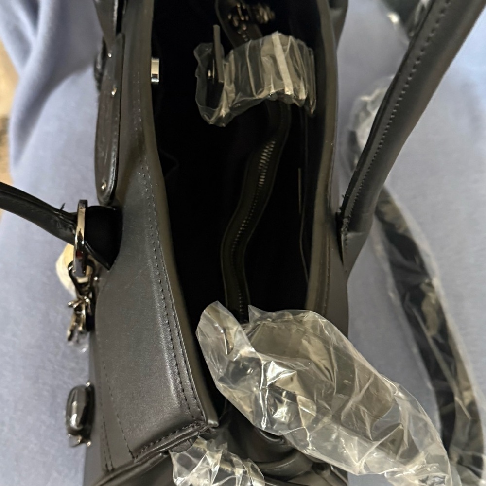 Steve Madden Black Blylla Tote Bag - NWT - Picture 4 of 9